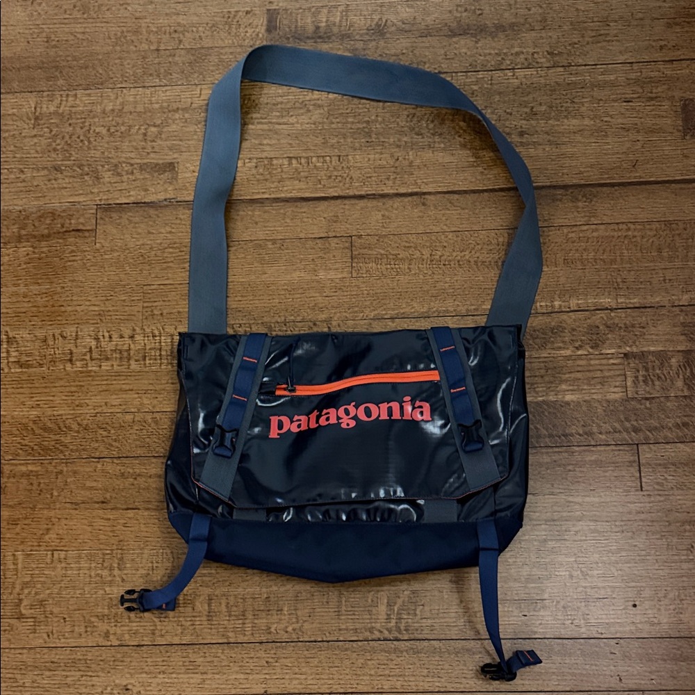 Patagonia Navy & Coral Crossbody Messenger Bag - Black Hole Mini